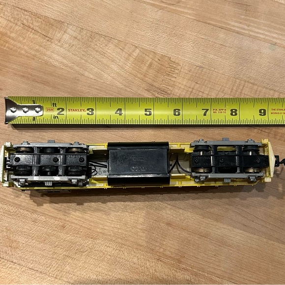 TYCO HO Scale VIRGINIAN 4301 DIESEL Locomotive Train Engine & xtra car - Picture 11 of 16